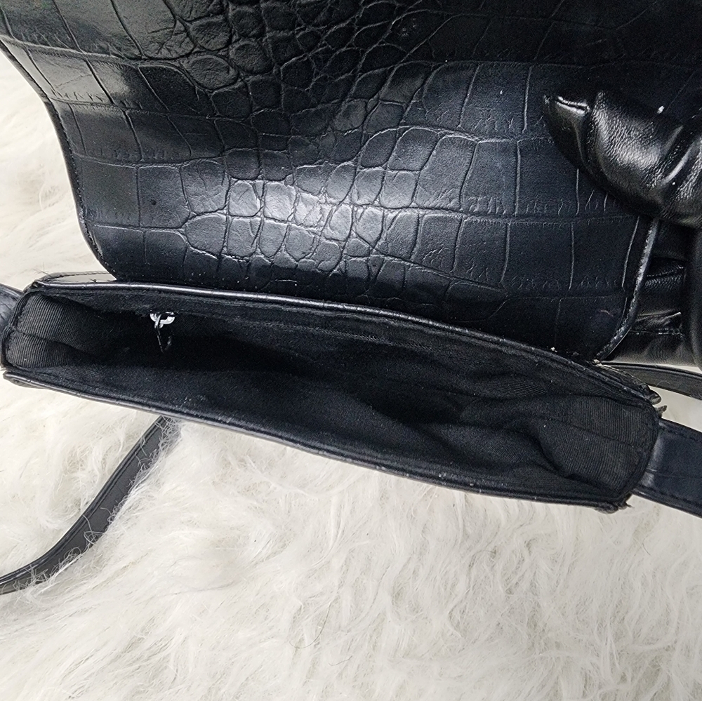 Guess Purse/Bag - Picture 12 of 12
